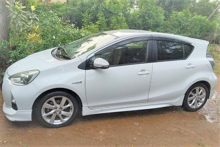 Taxi from Hirikatiya to Tissamaharama - Photo 1 of 5